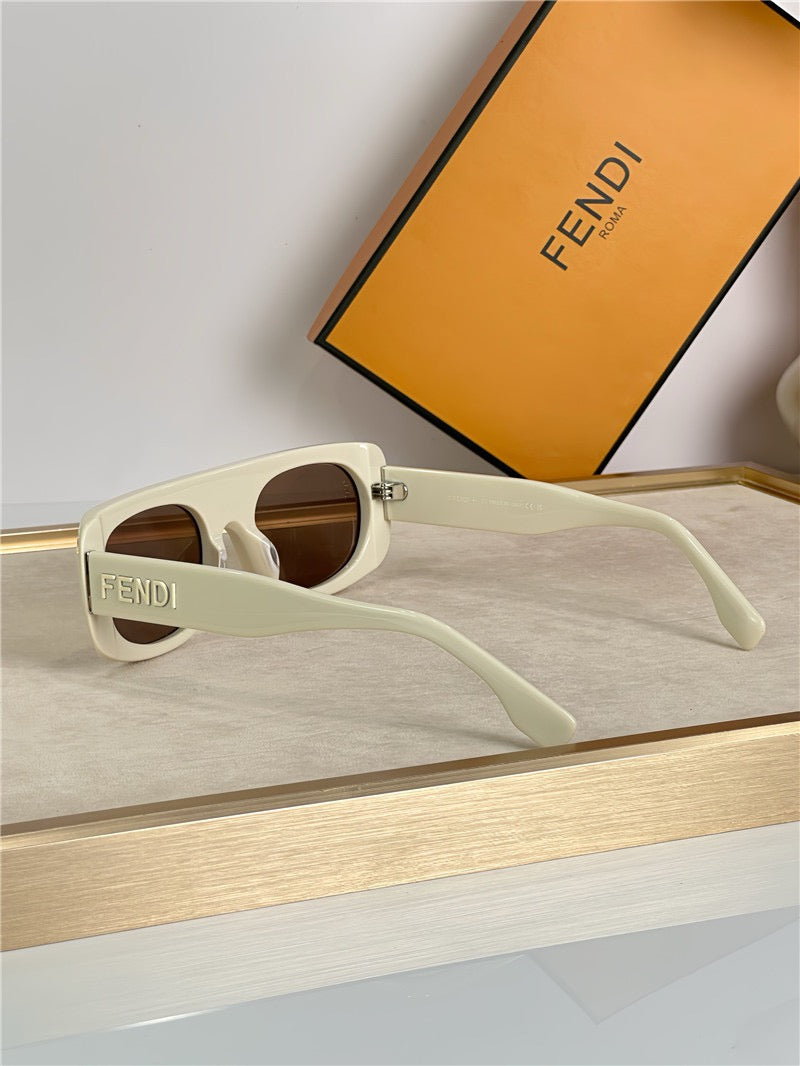 FENDI FF 40095 Logo Fendigraphy Sunglasses✨