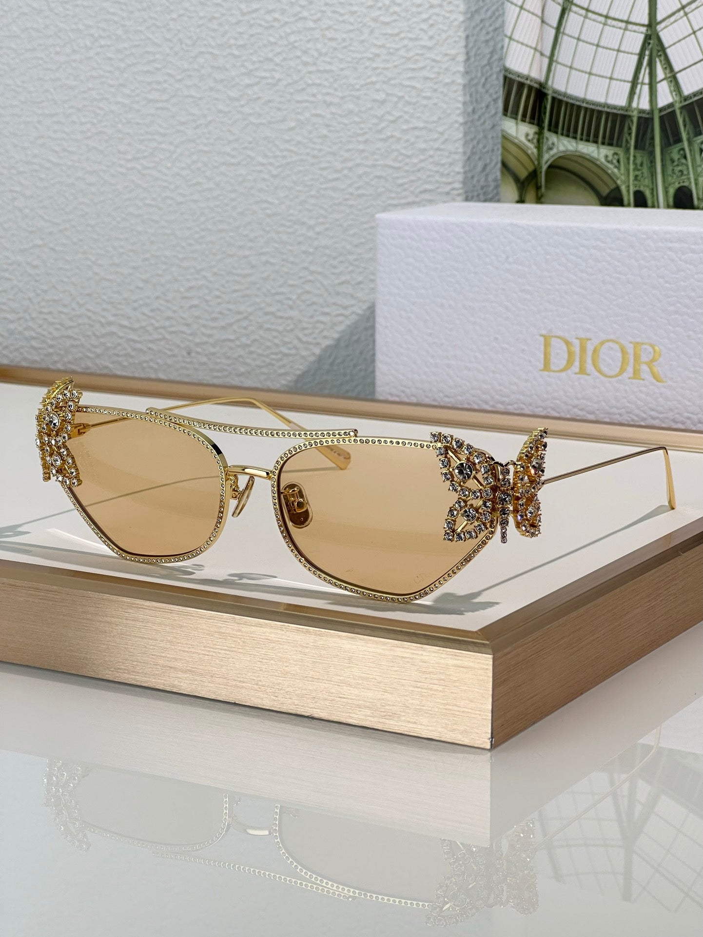 - DIOR DiorFantastica B1U Butterfly Sunglasses with Swarovski® Crystals 💎