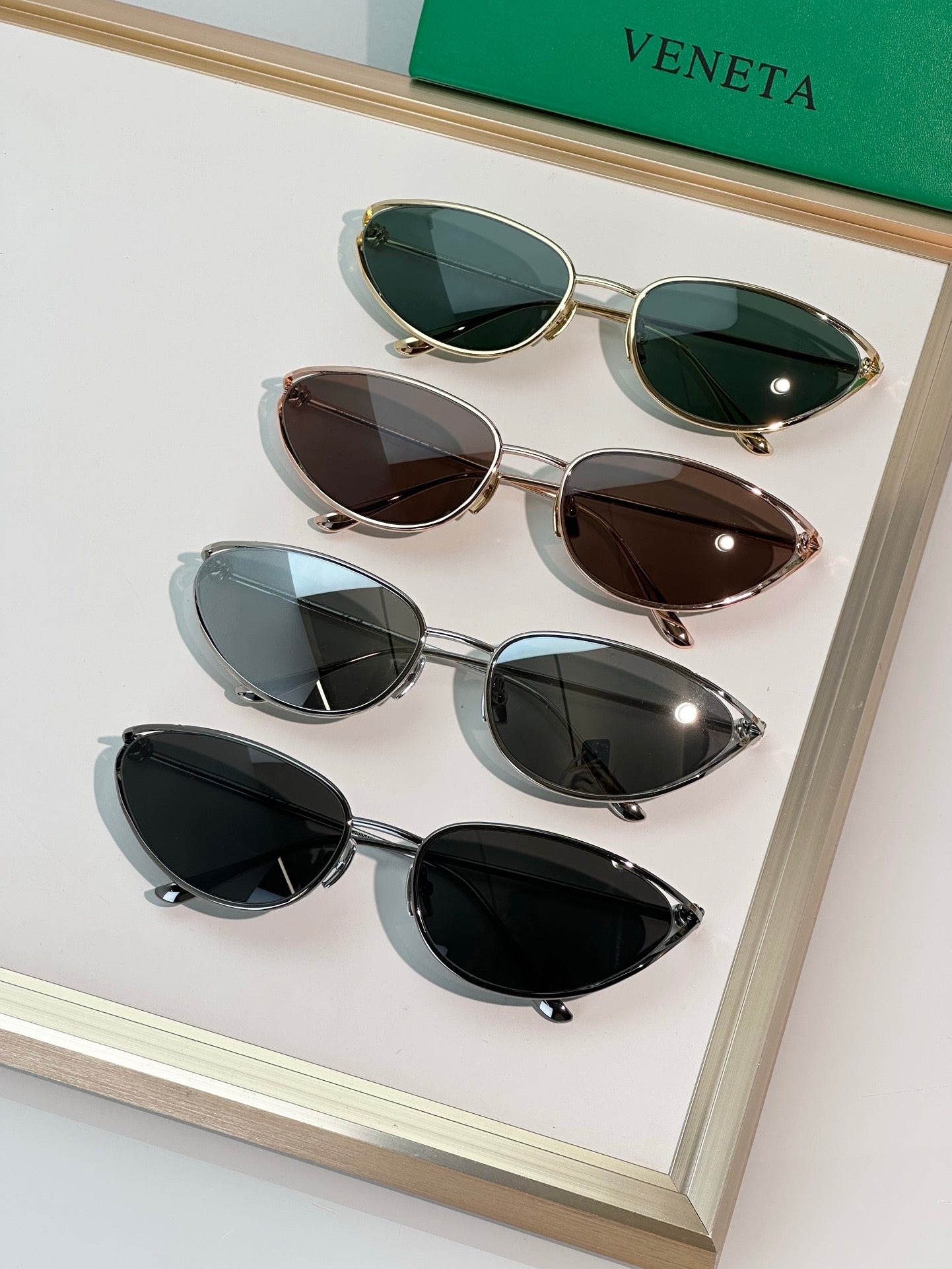 BOTTEGA VENETA BV 1330S  Unisex Sunglasses💚