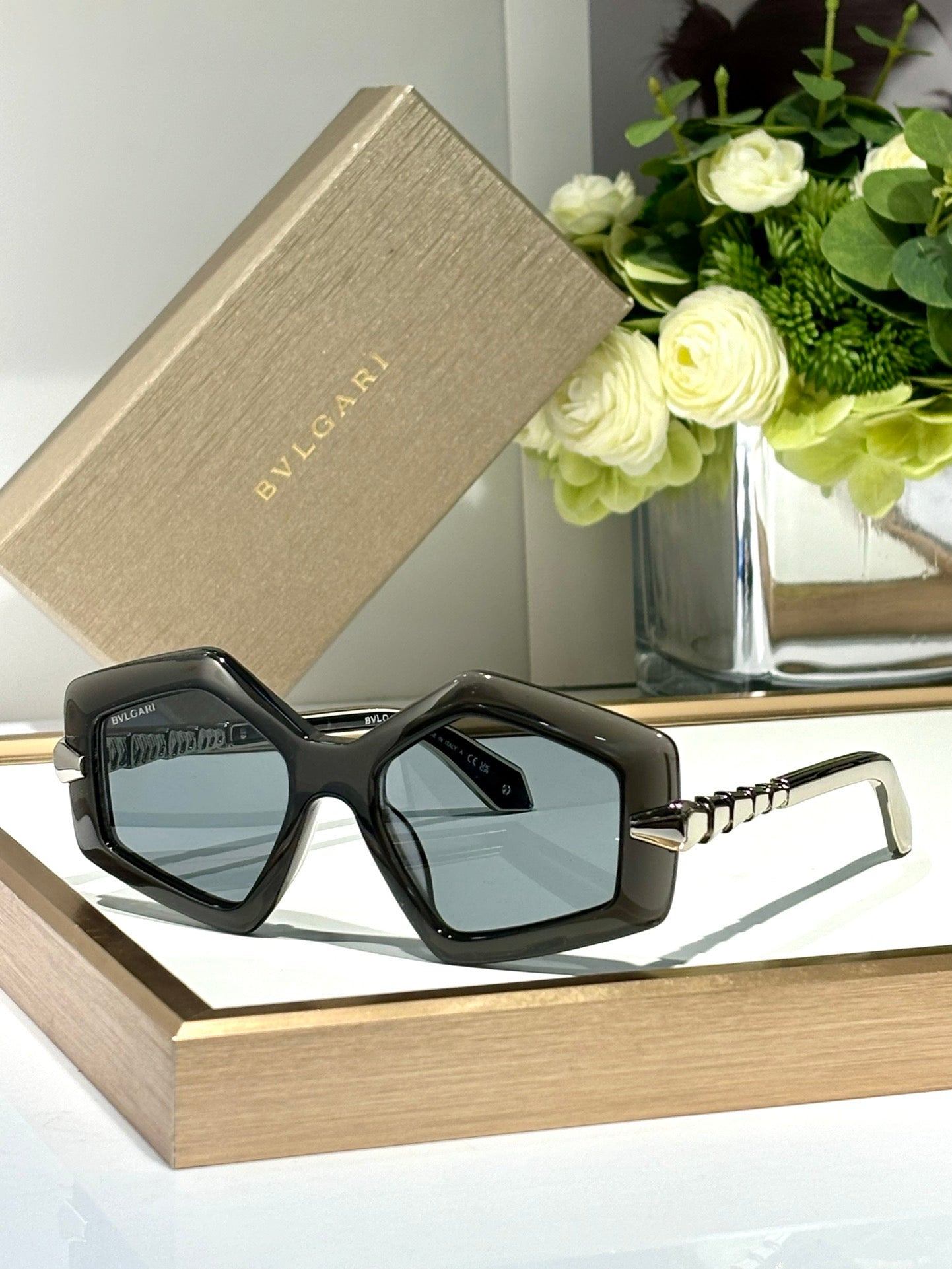 -   Bvlgari BV40003 Serpenti Geometric Sunglasses ✨