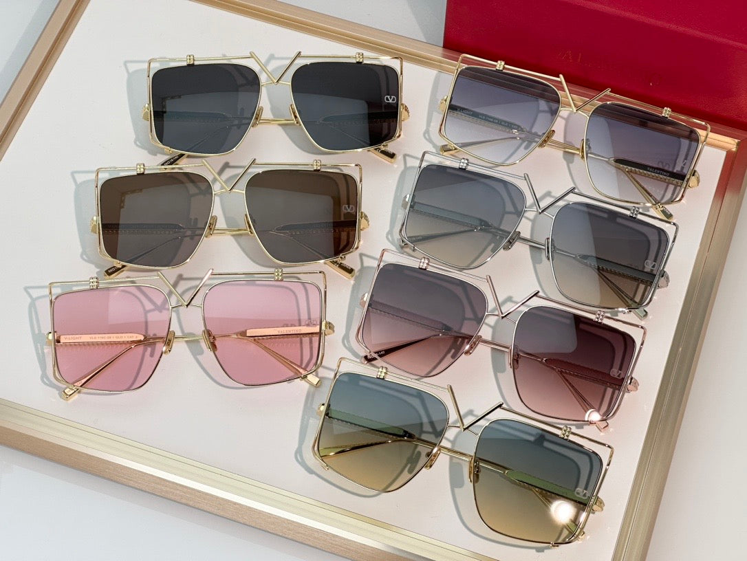 -   Valentino V-LIGHT VLS116 - AS SEEN ON JENNIFER LOPEZ Sunglasses✨