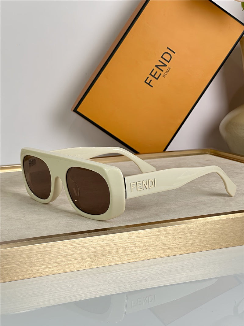 FENDI FF 40095 Logo Fendigraphy Sunglasses✨