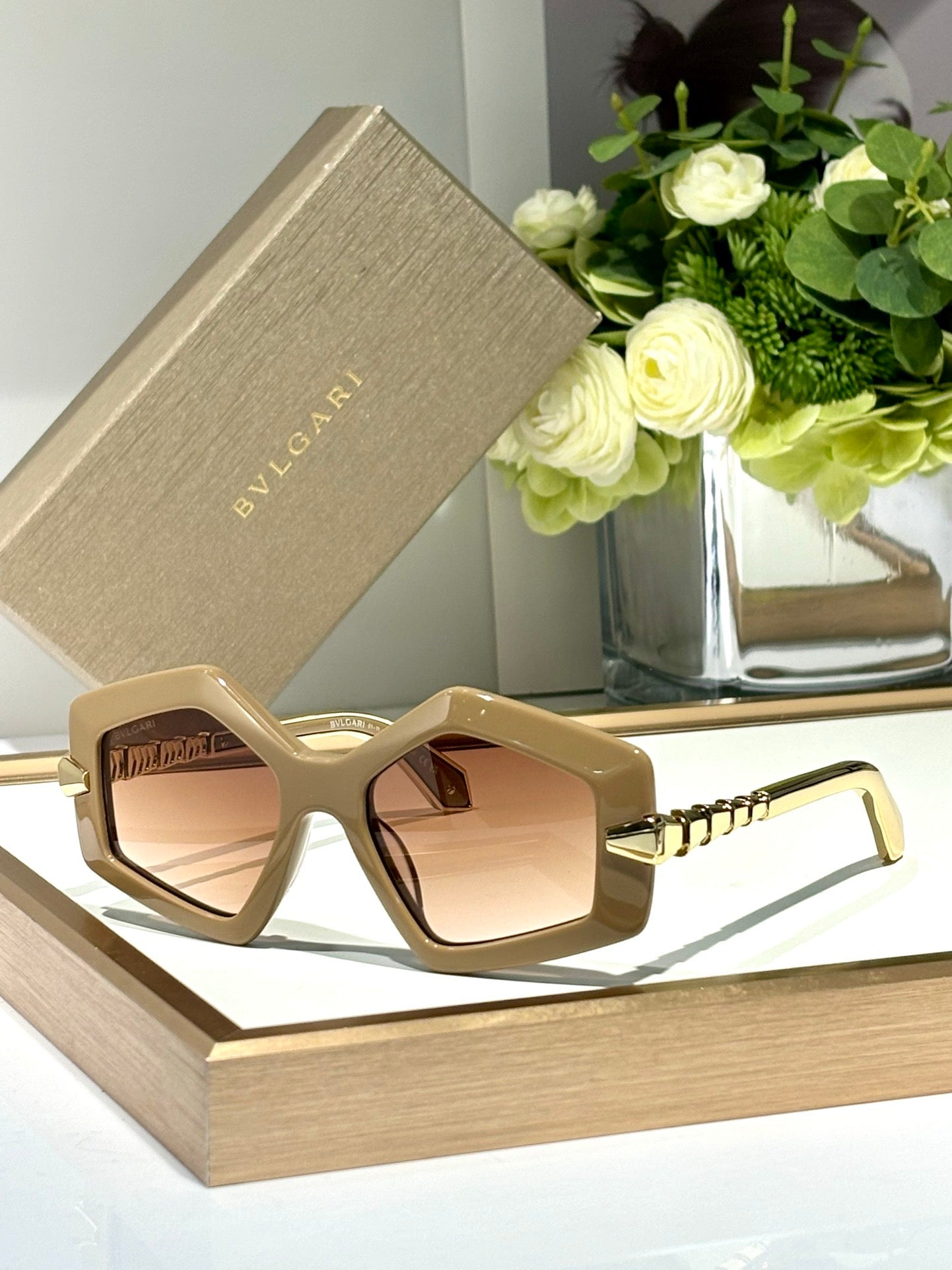 -   Bvlgari BV40003 Serpenti Geometric Sunglasses ✨