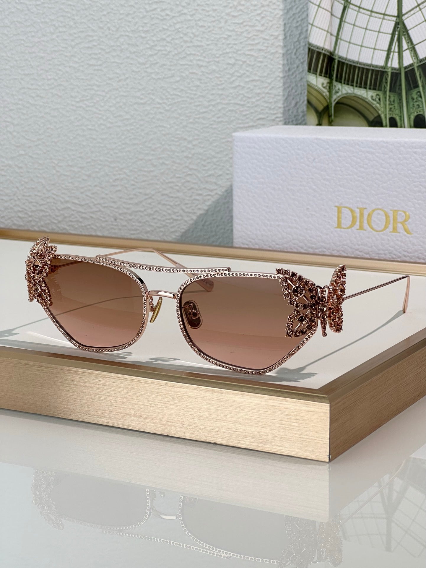 - DIOR DiorFantastica B1U Butterfly Sunglasses with Swarovski® Crystals 💎