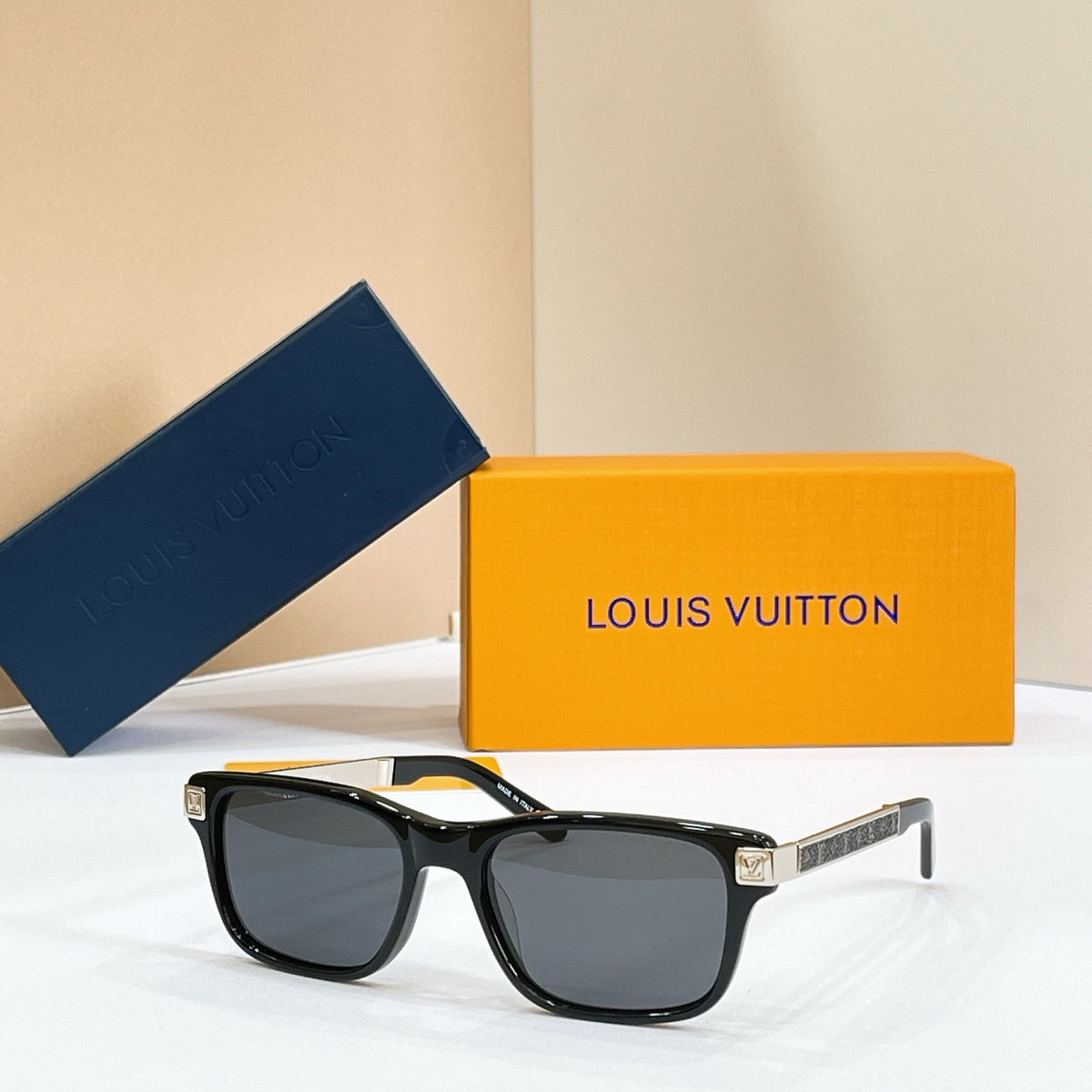 Louis Vuitton Z3273U LV City Square Sunglasses ✨