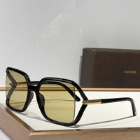 TOM FORD SOLANGE TF1089 Sunglasses 🔱