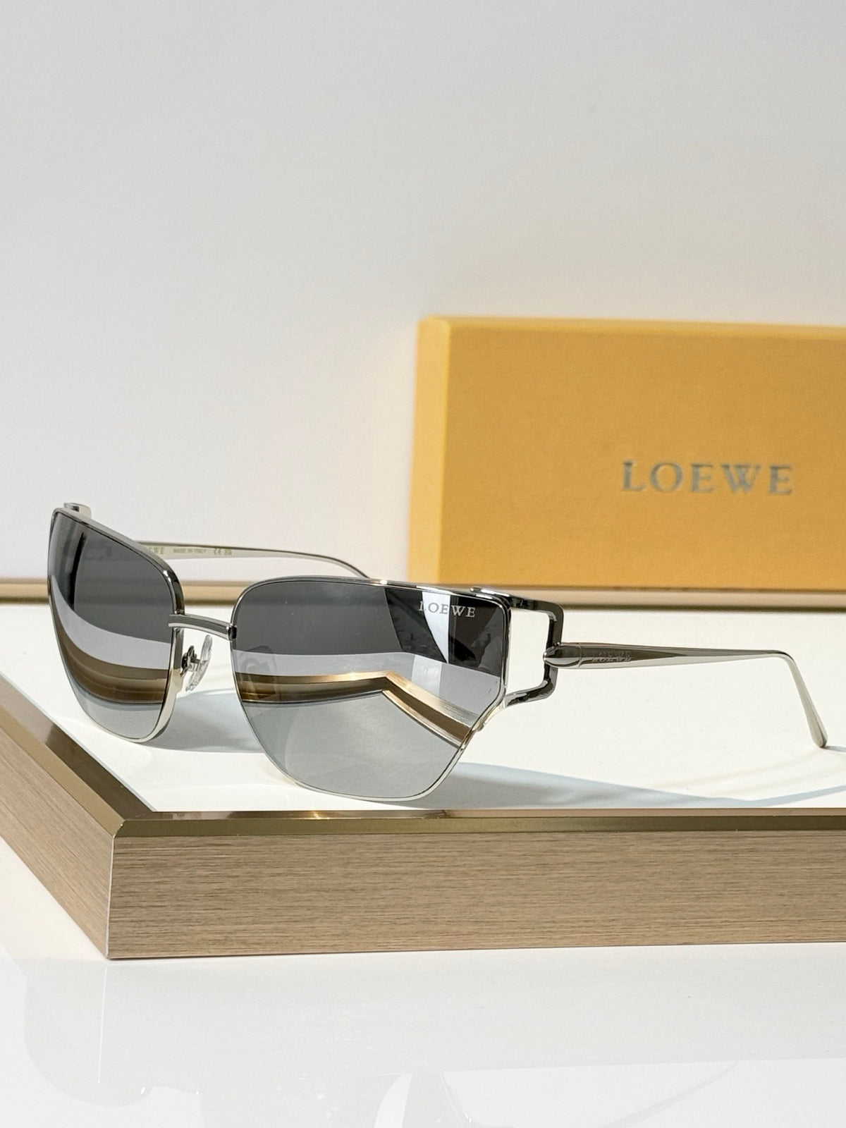 LOEWE Signature LW40150U Sunglasses  ✨