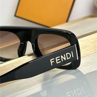 FENDI FF 40095 Logo Fendigraphy Sunglasses✨