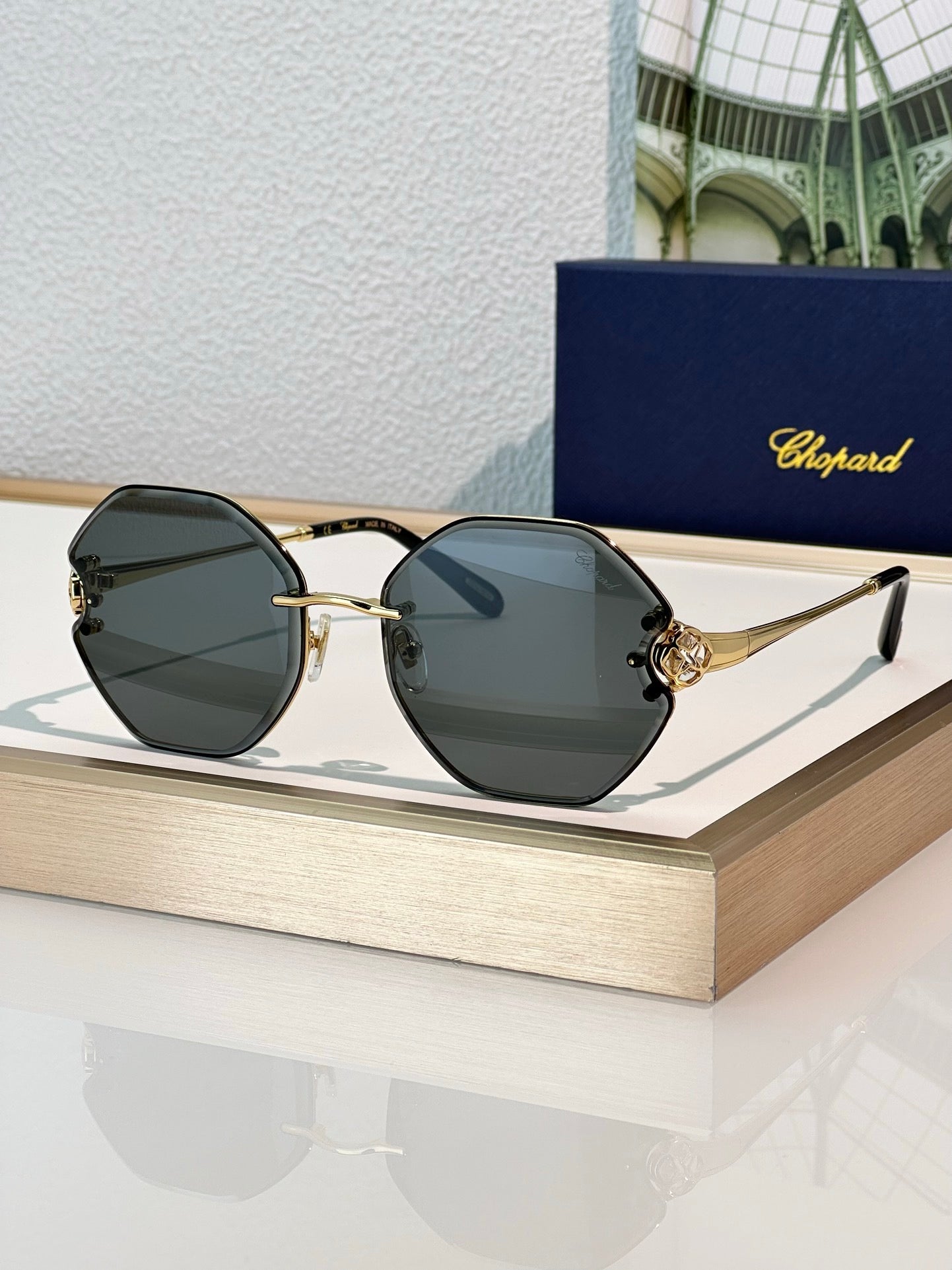 Chopard SCHF85S Swarovski Crystals Sunglasses   ✨