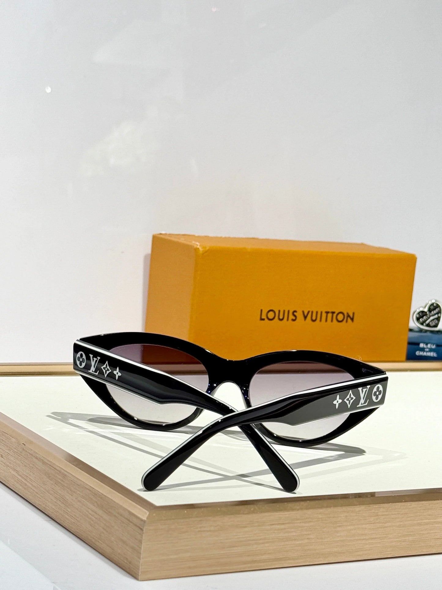 Louis Vuitton Z2686U New LV Line Cat Eye Sunglasses ✨.