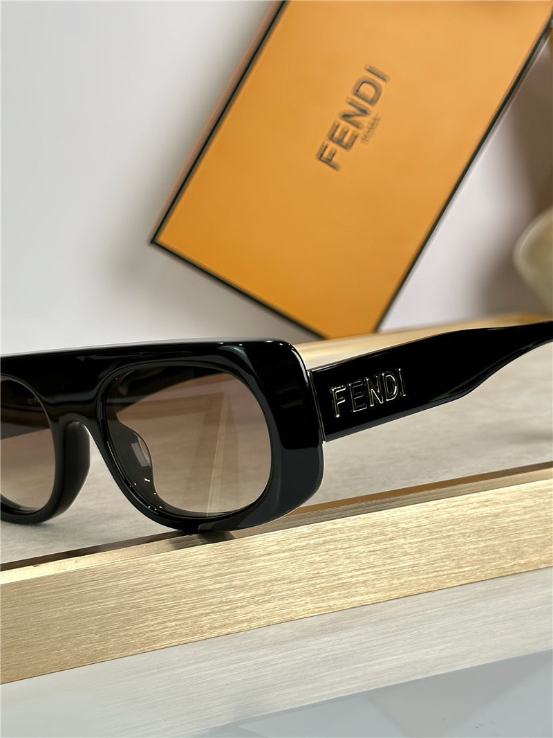 FENDI FF 40095 Logo Fendigraphy Sunglasses✨