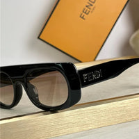 FENDI FF 40095 Logo Fendigraphy Sunglasses✨