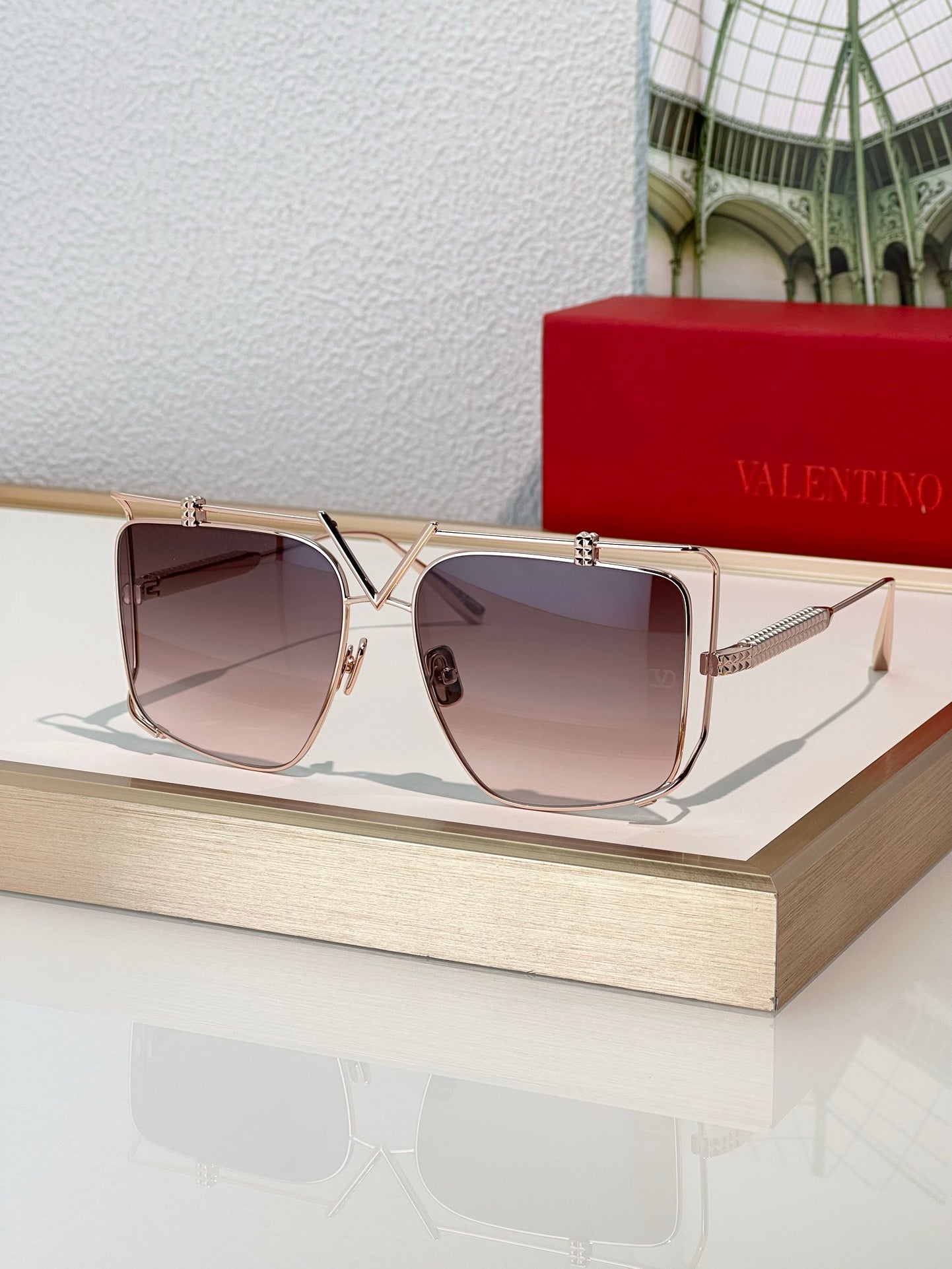 -   Valentino V-LIGHT VLS116 - AS SEEN ON JENNIFER LOPEZ Sunglasses✨