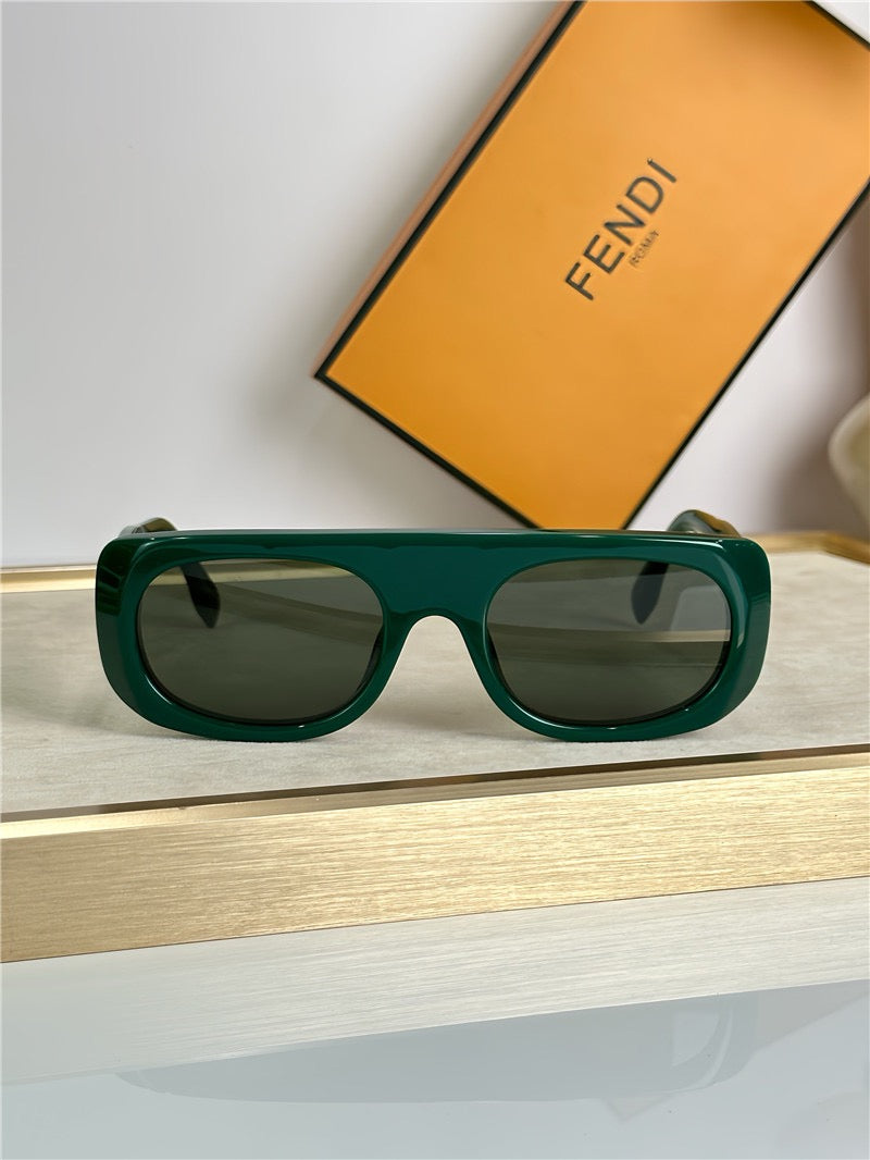 FENDI FF 40095 Logo Fendigraphy Sunglasses✨