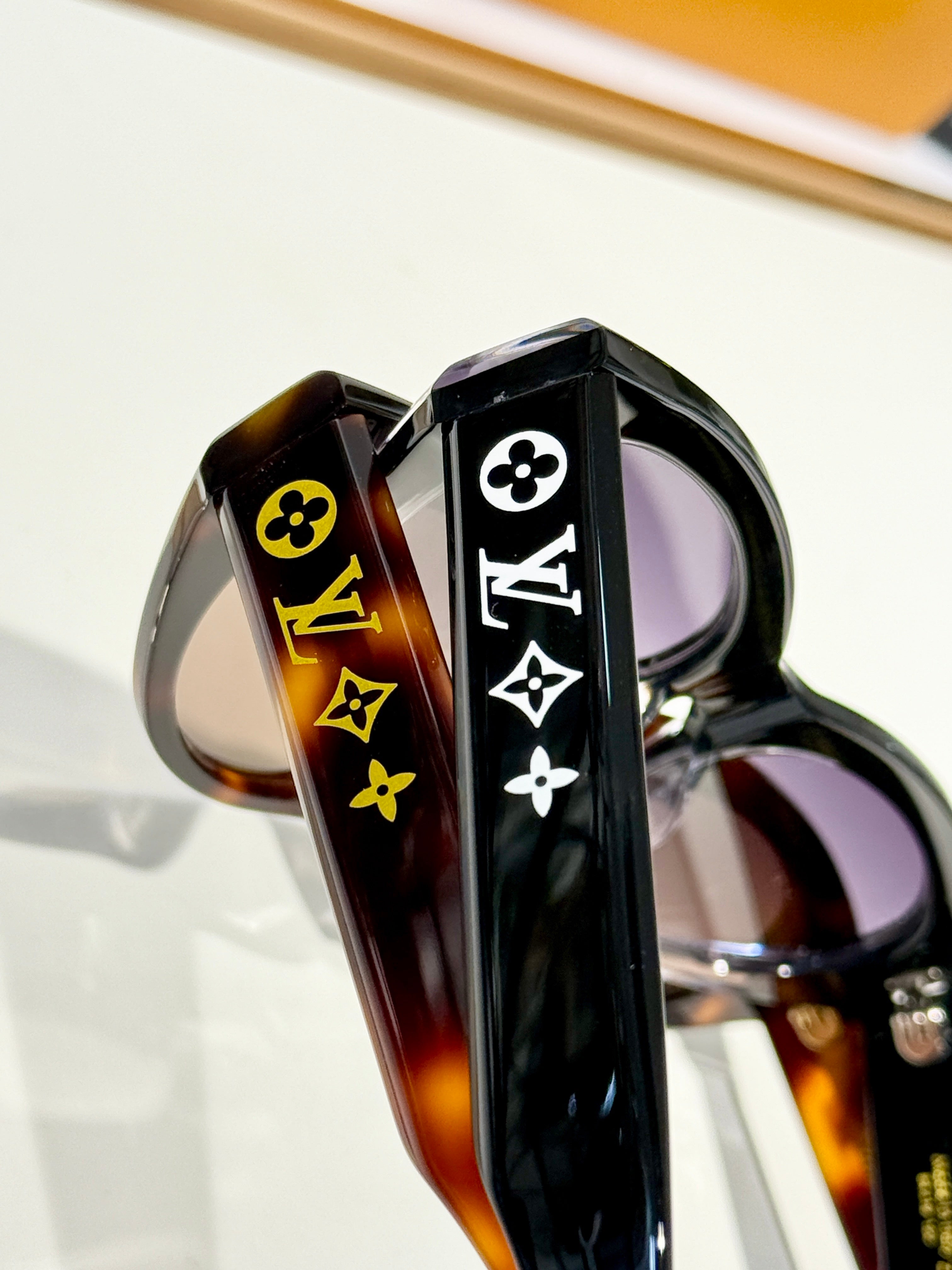 Louis Vuitton Z2686U New LV Line Cat Eye Sunglasses ✨ | onlinechics