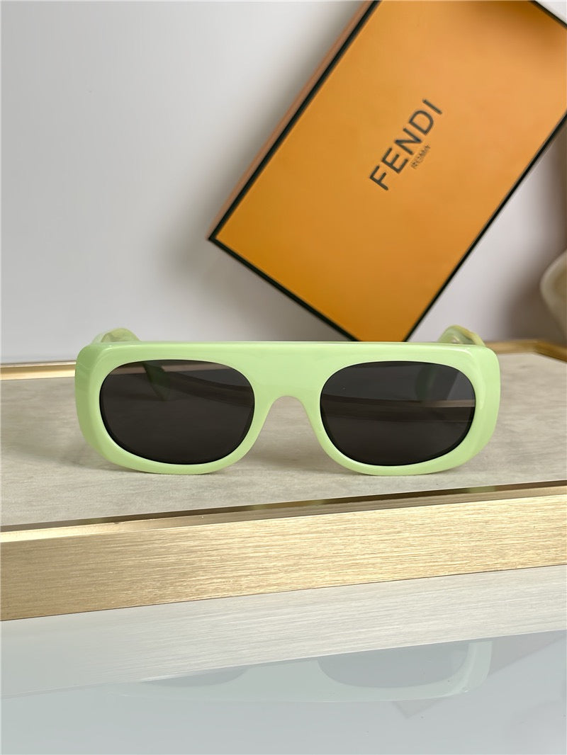 FENDI FF 40095 Logo Fendigraphy Sunglasses✨