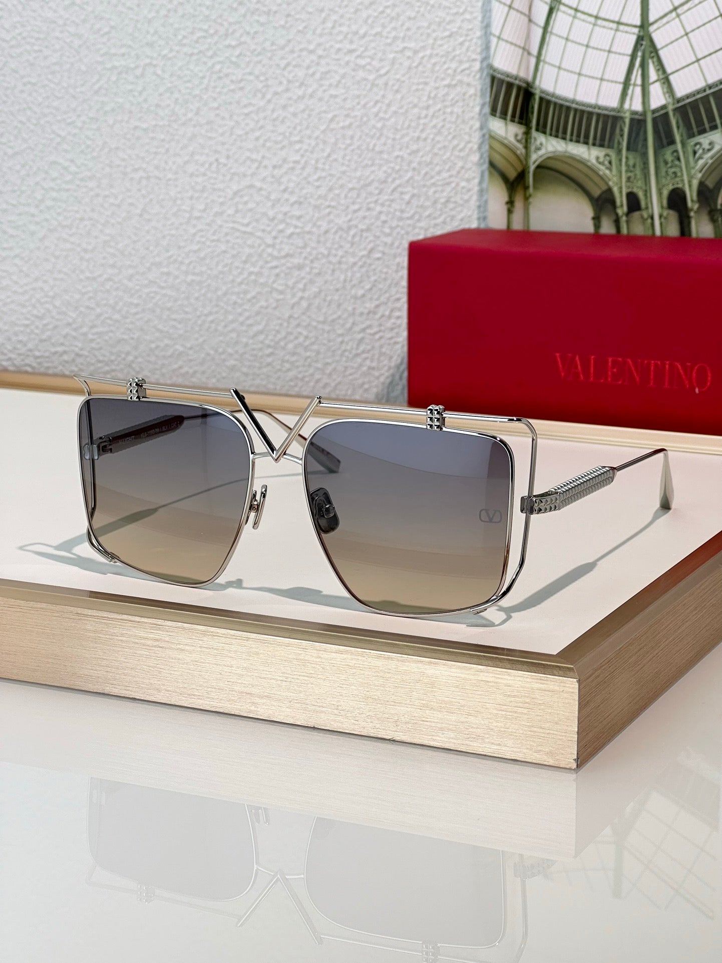 -   Valentino V-LIGHT VLS116 - AS SEEN ON JENNIFER LOPEZ Sunglasses✨