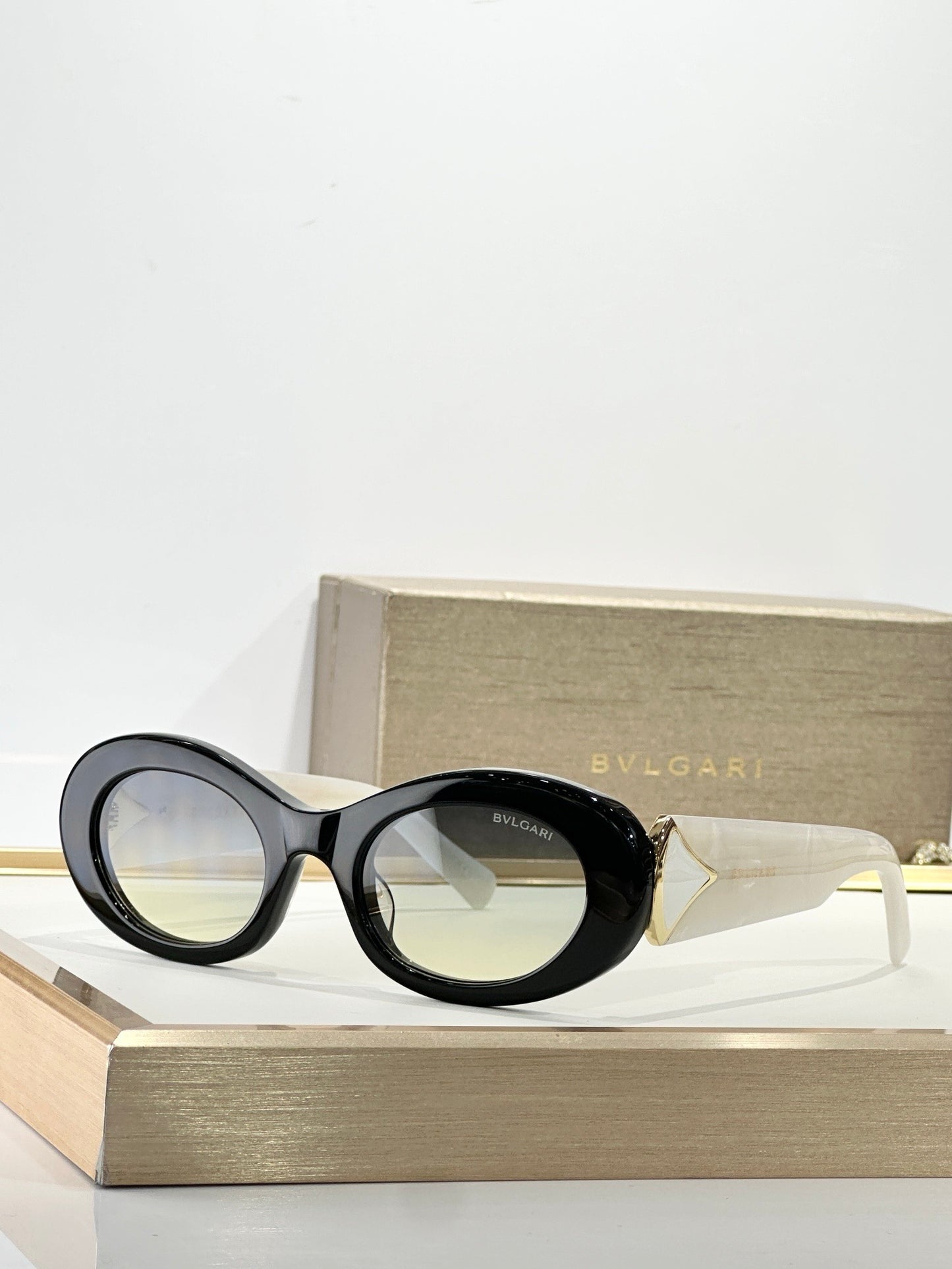 BVLGARI Bvlgari Diva'S Dream Calla BV 40070I 01A Sunglasses ✨ - onlinechics.com