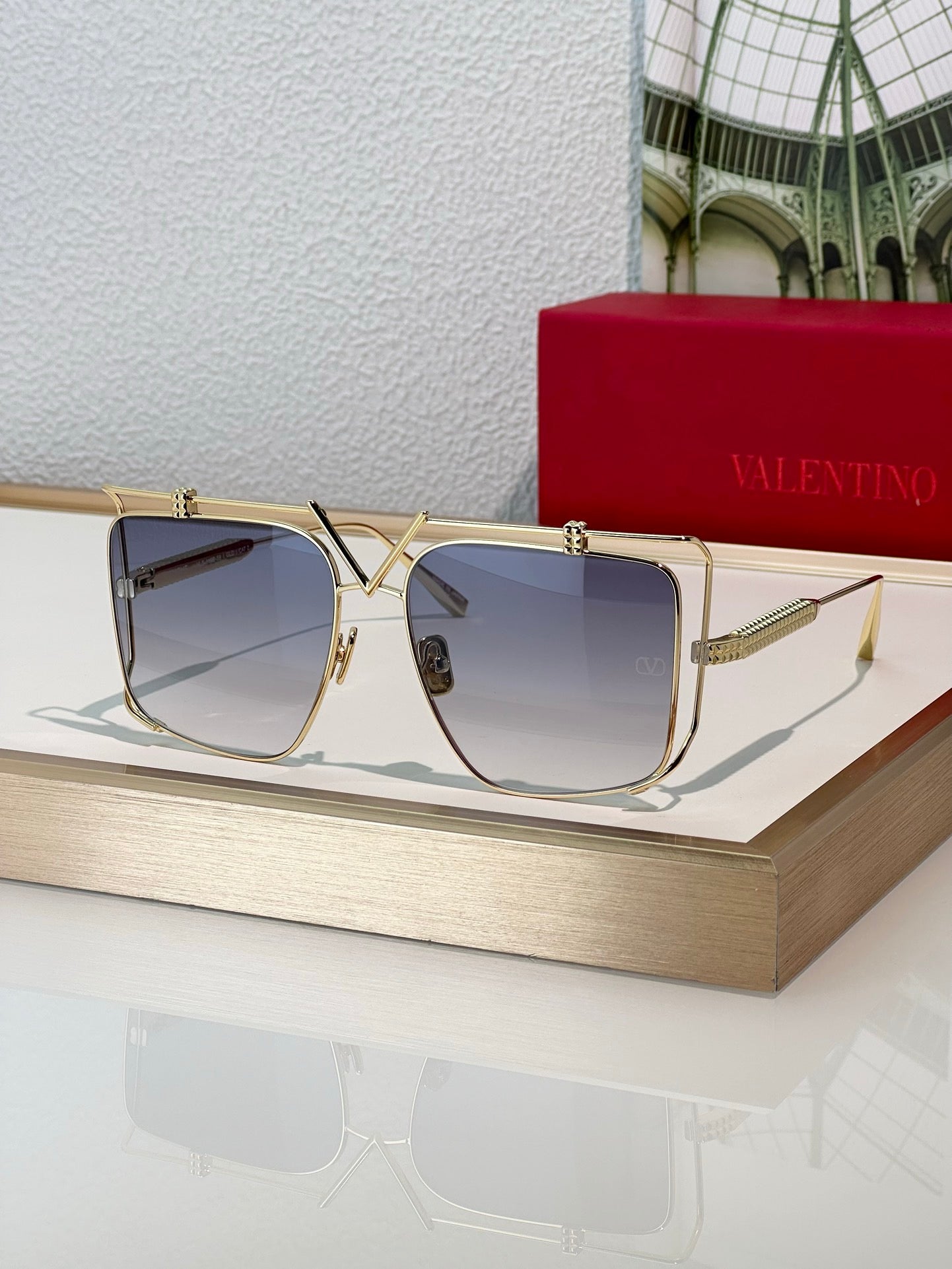 -   Valentino V-LIGHT VLS116 - AS SEEN ON JENNIFER LOPEZ Sunglasses✨