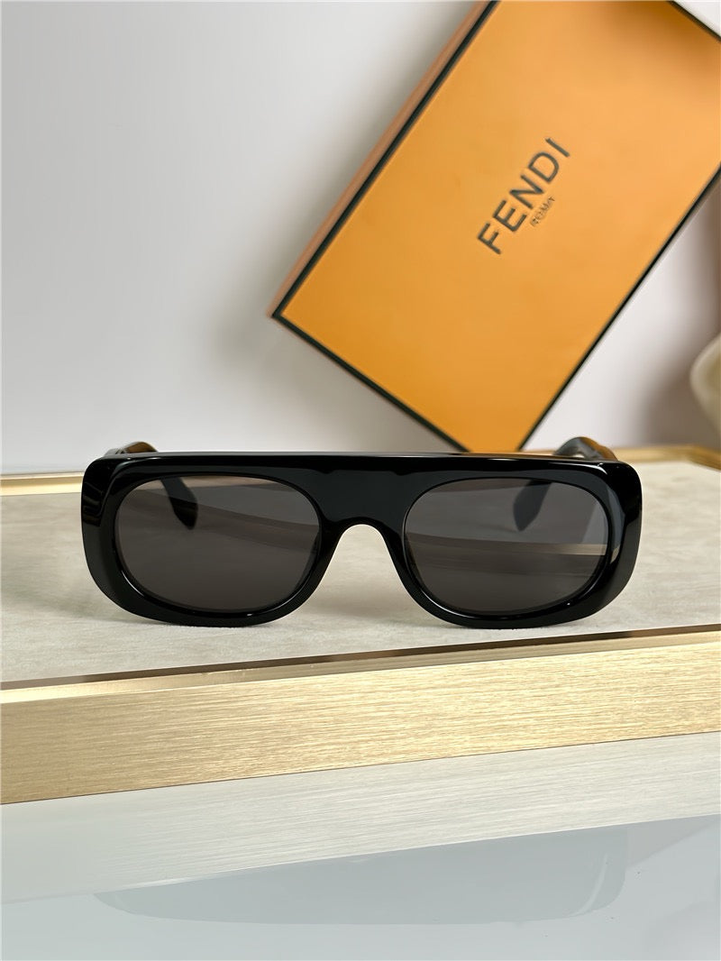 FENDI FF 40095 Logo Fendigraphy Sunglasses✨