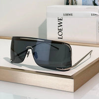 '- LOEWE  SIGNATURE LW40193U Sunglasses  ✨