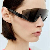 GUCCI GG1650  Gucci Eyewear Interlocking G shield-frame Sunglasses ✨