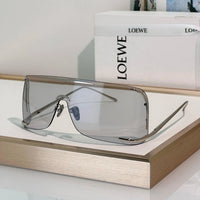 '- LOEWE  SIGNATURE LW40193U Sunglasses  ✨
