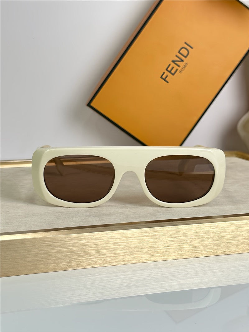 FENDI FF 40095 Logo Fendigraphy Sunglasses✨