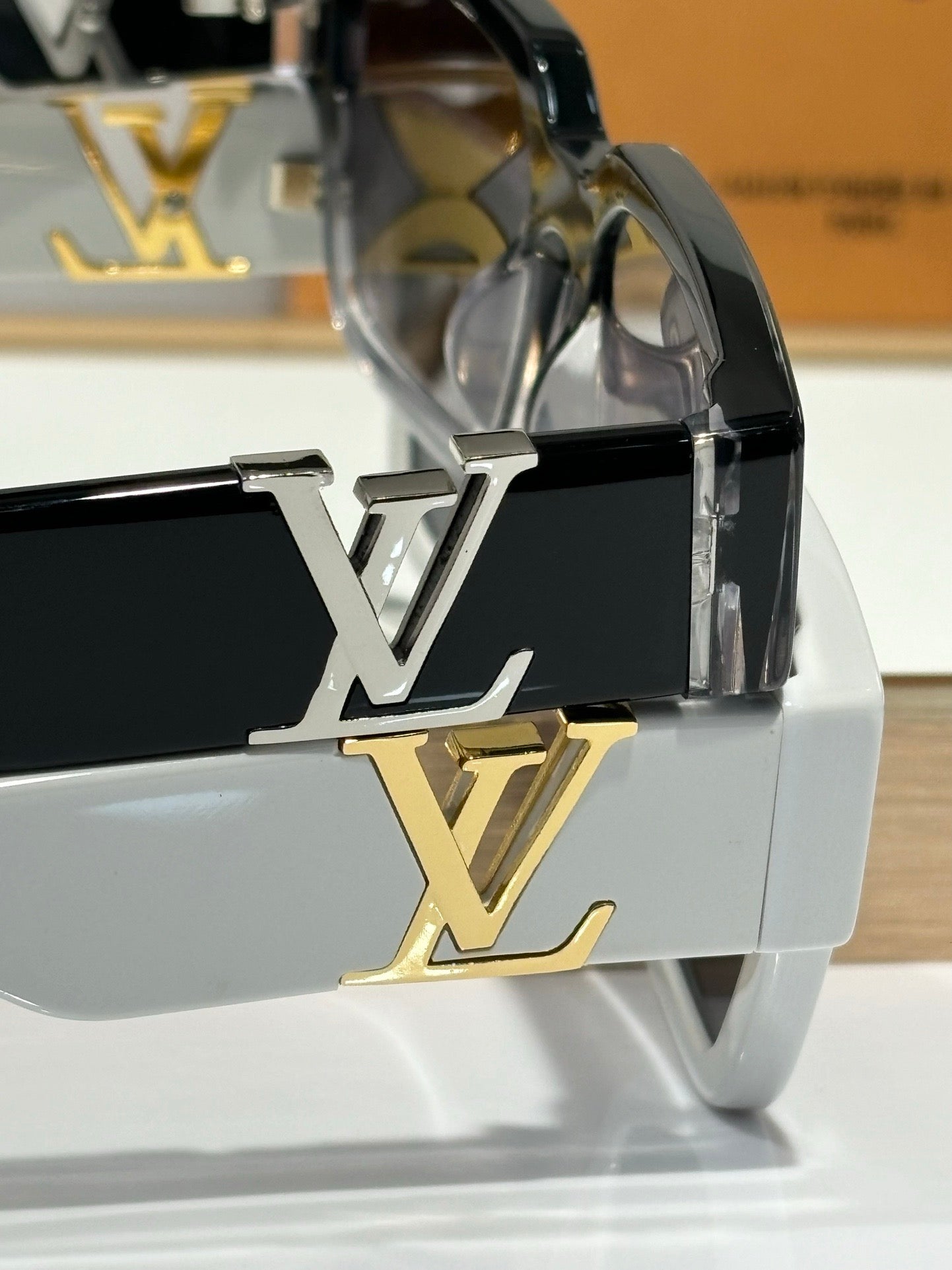 Louis Vuitton Z2178E LV Sleek Square Large Sunglasses ✨