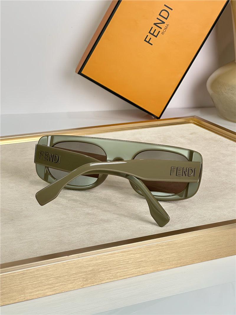 FENDI FF 40095 Logo Fendigraphy Sunglasses✨