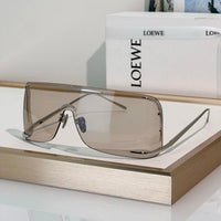 '- LOEWE  SIGNATURE LW40193U Sunglasses  ✨