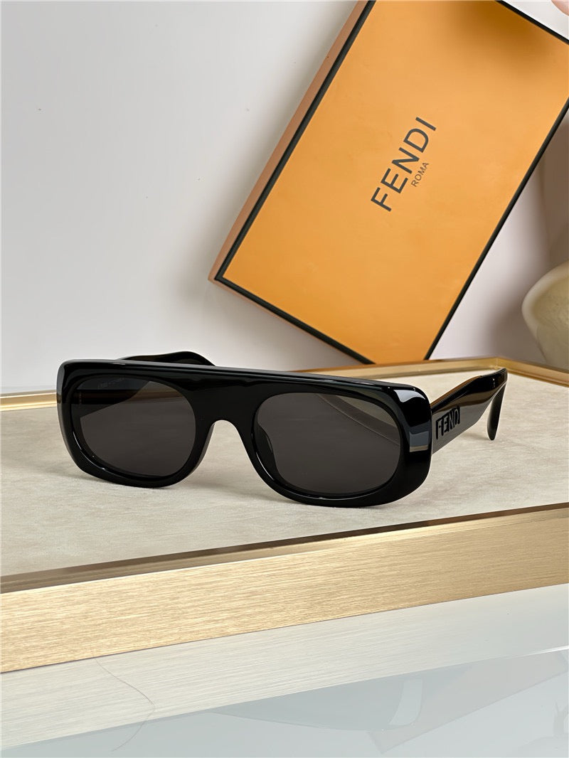 FENDI FF 40095 Logo Fendigraphy Sunglasses✨