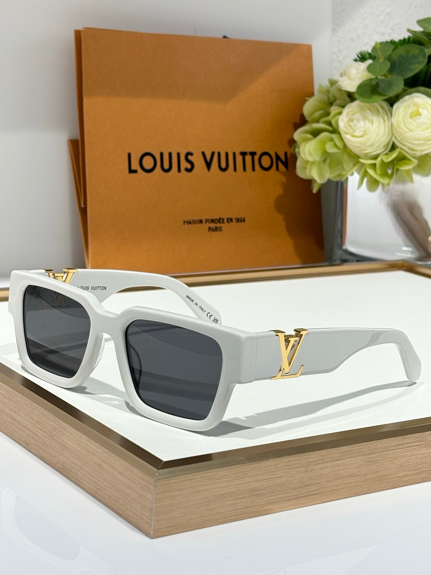 Louis Vuitton Z2178E LV Sleek Square Large Sunglasses ✨ | onlinechics
