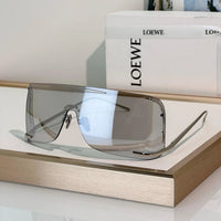 '- LOEWE  SIGNATURE LW40193U Sunglasses  ✨