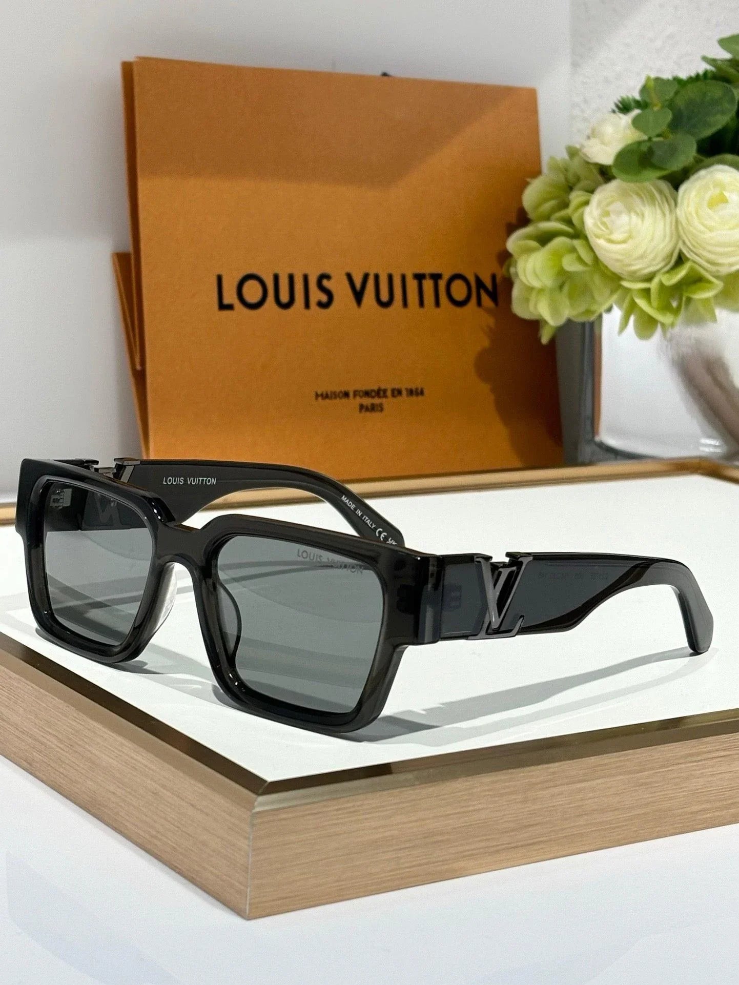 Louis Vuitton Z2178E LV Sleek Square Large Sunglasses ✨ — onlinechics