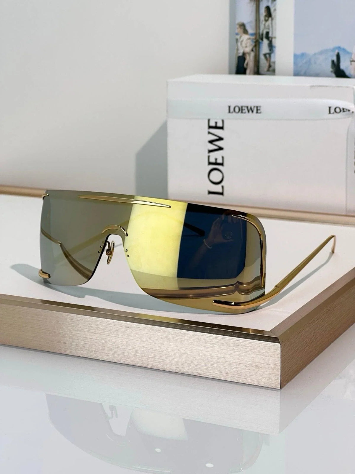 '- LOEWE  SIGNATURE LW40193U Sunglasses  ✨