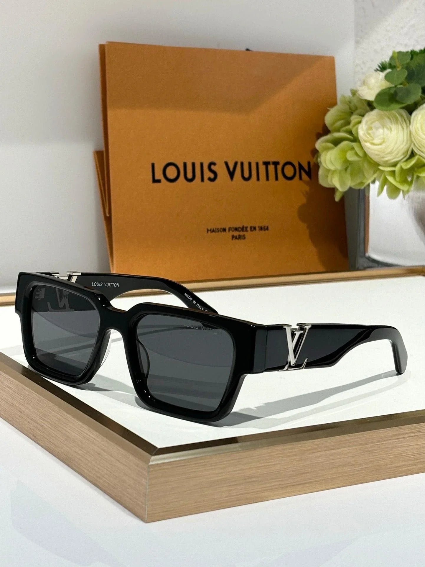 Louis Vuitton Z2178E LV Sleek Square Large Sunglasses ✨ — onlinechics