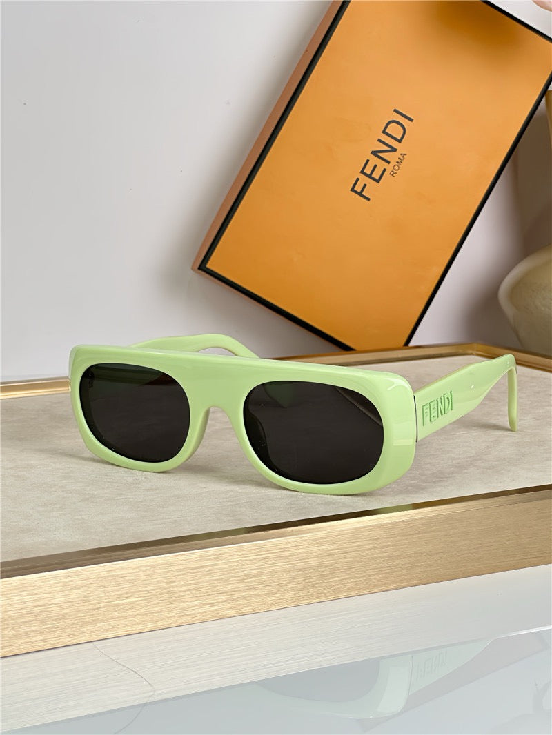 FENDI FF 40095 Logo Fendigraphy Sunglasses✨