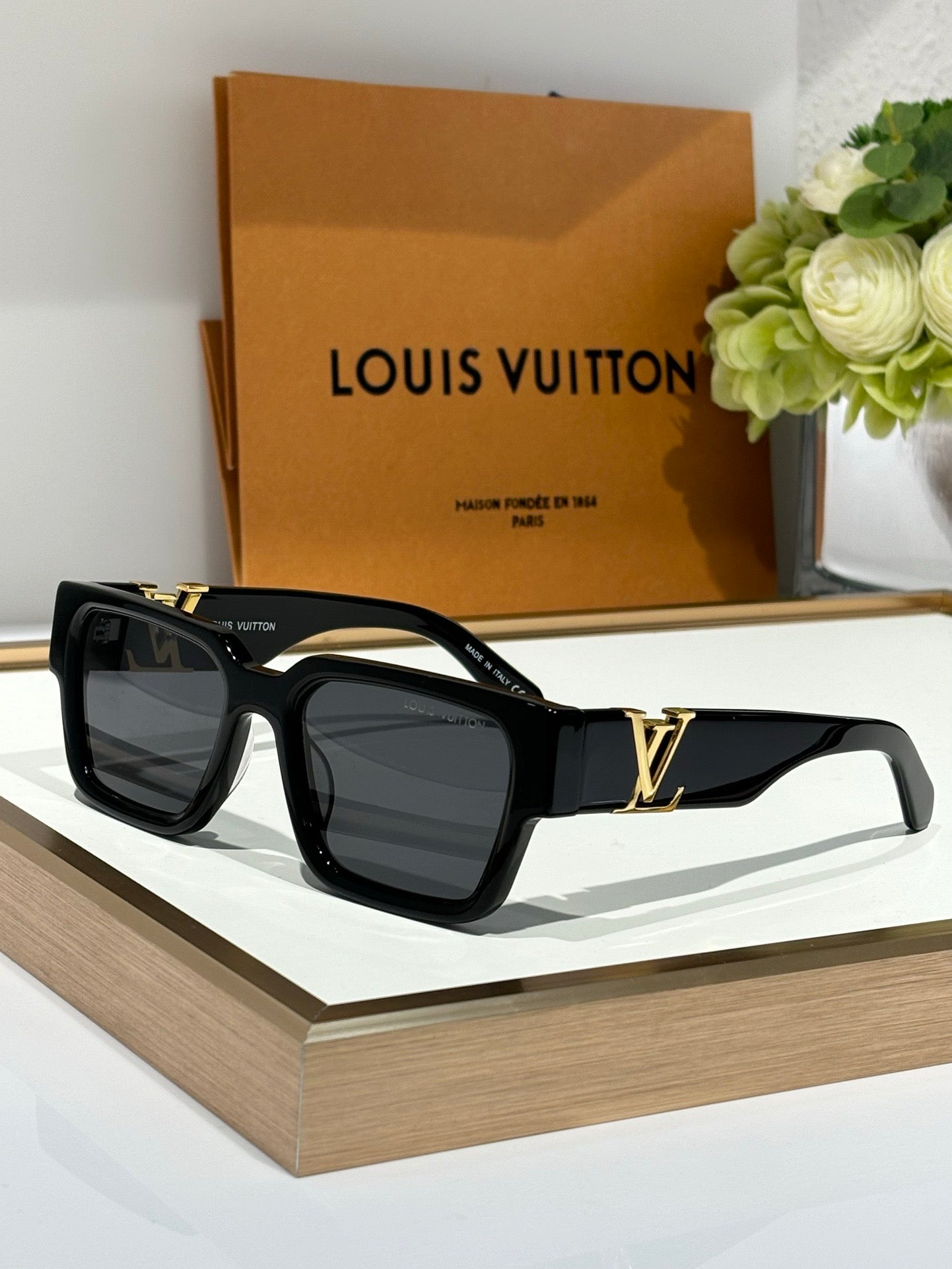 Louis Vuitton Z2178E LV Sleek Square Large Sunglasses ✨