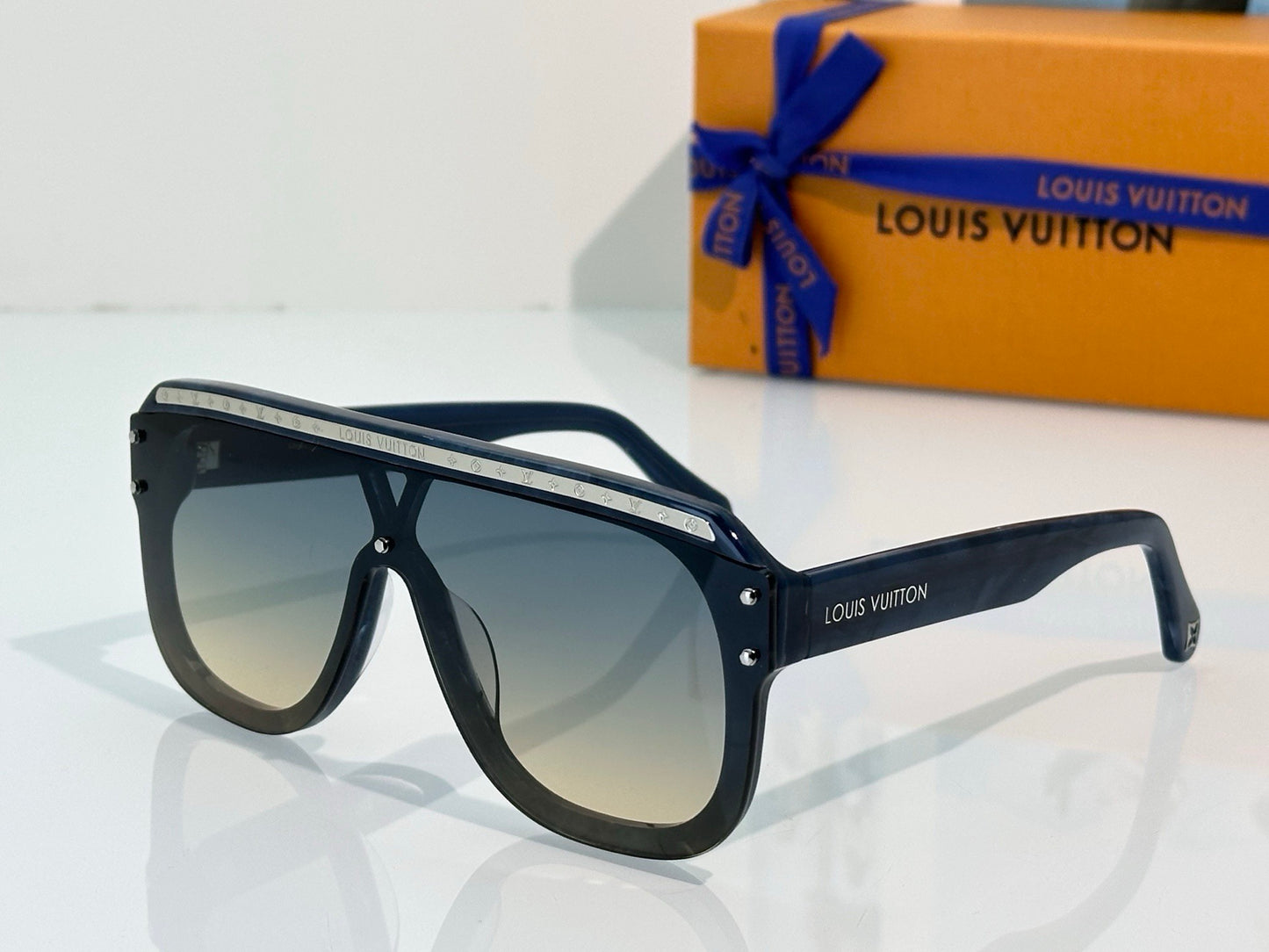 Louis Vuitton Z2878U LV Waimea Mask Round  Sunglasses  ✨