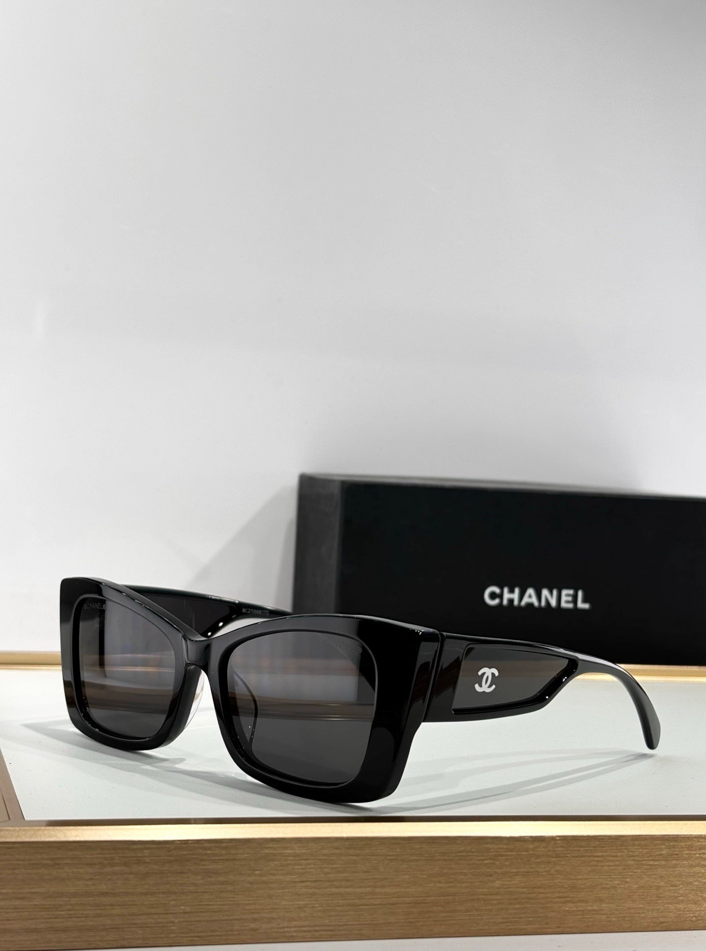 CHANEL 5430 Cat Eye Shape Sunglasses   🖤