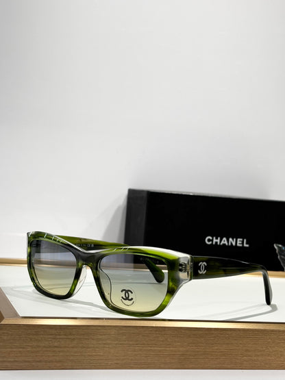 CHANEL A71765 EXCLUSIVE  Cat Eye Sunglasses - Chanel Eyewear  🖤