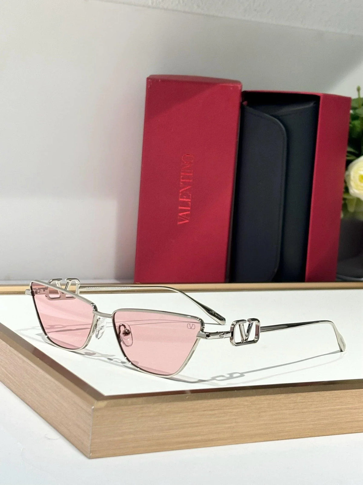 Valentino VLOGO SIGN CAT-EYE TITANIUM FRAME VLS135B Sunglasses✨