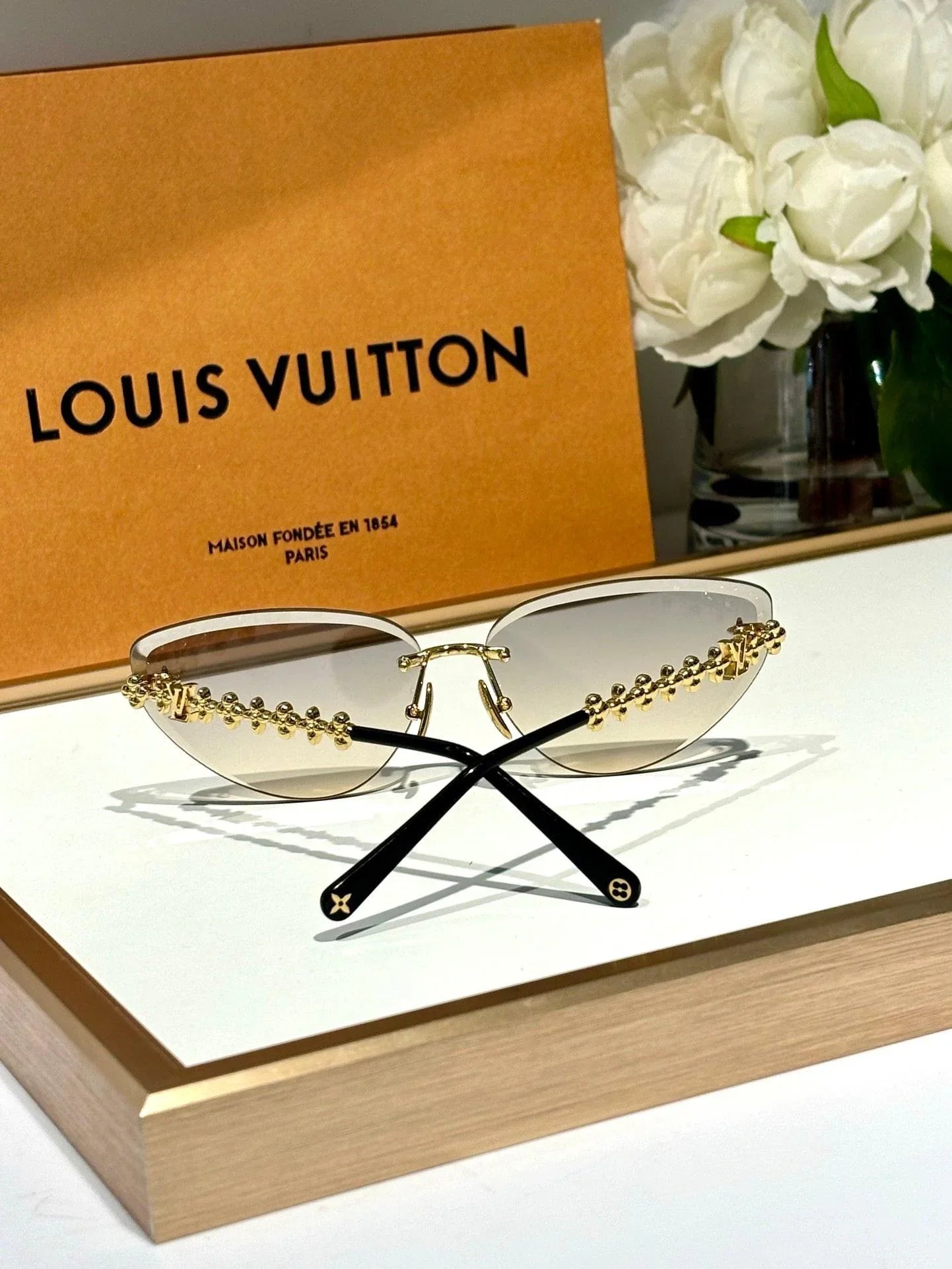 Louis Vuitton Z2138U LV Bloom Cat Eye Sunglasses ✨ — onlinechics