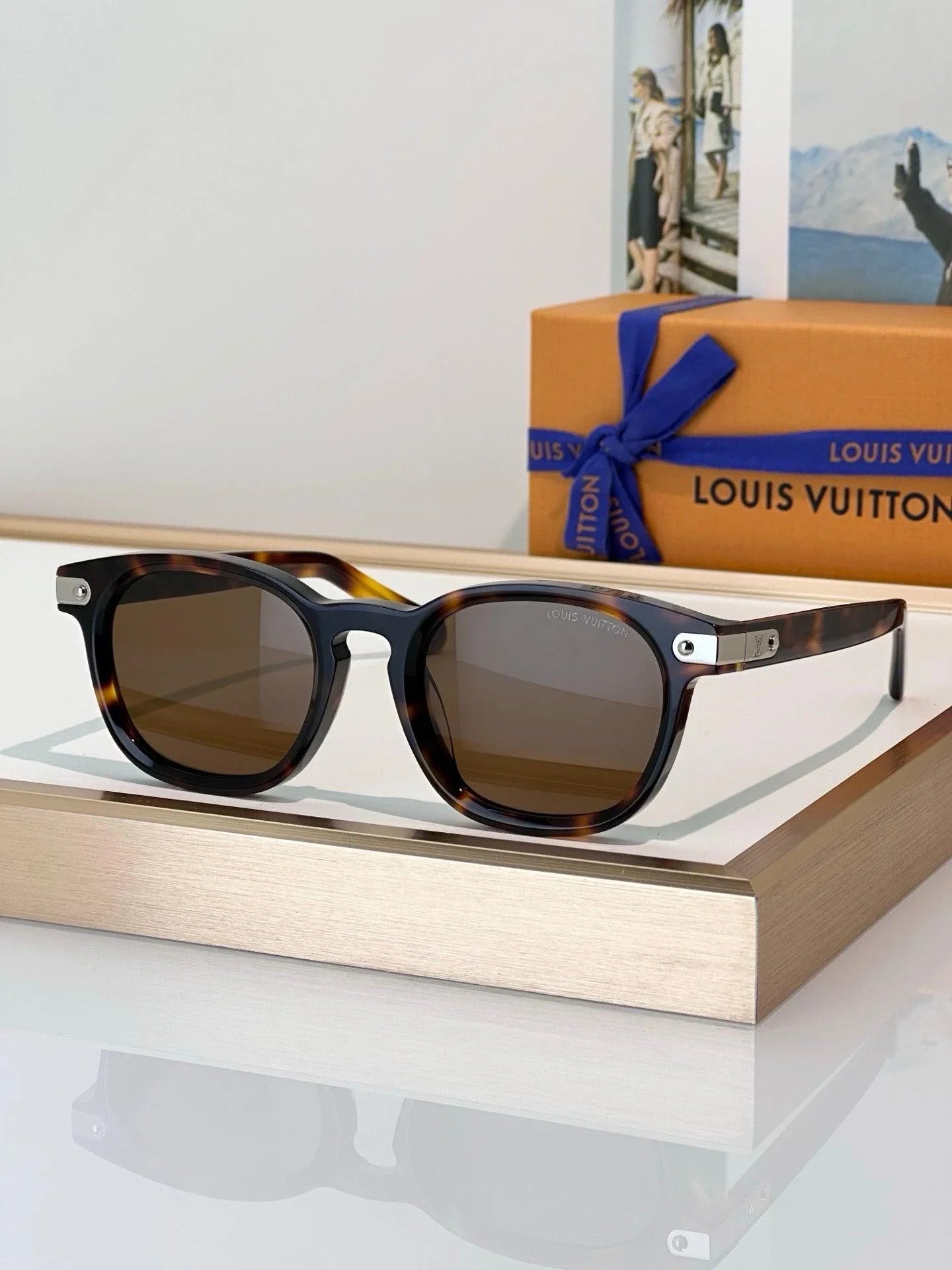 Louis Vuitton Z2381U-Z2655U LV Signature Square Round Photochromic 