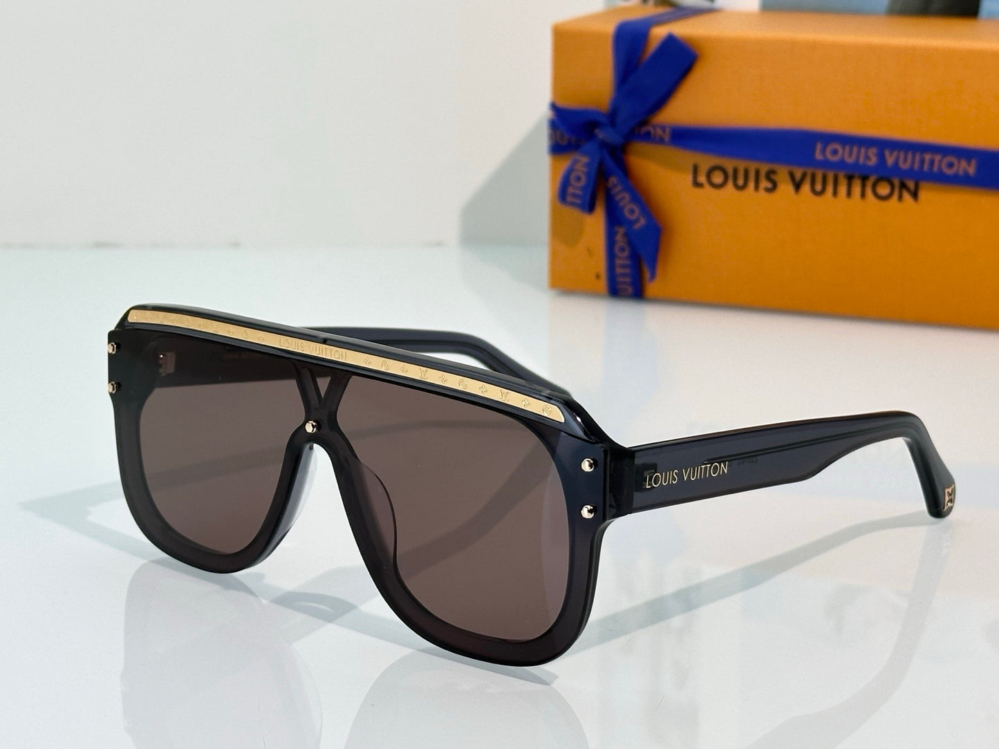 Louis Vuitton Z2878U LV Waimea Mask Round  Sunglasses  ✨
