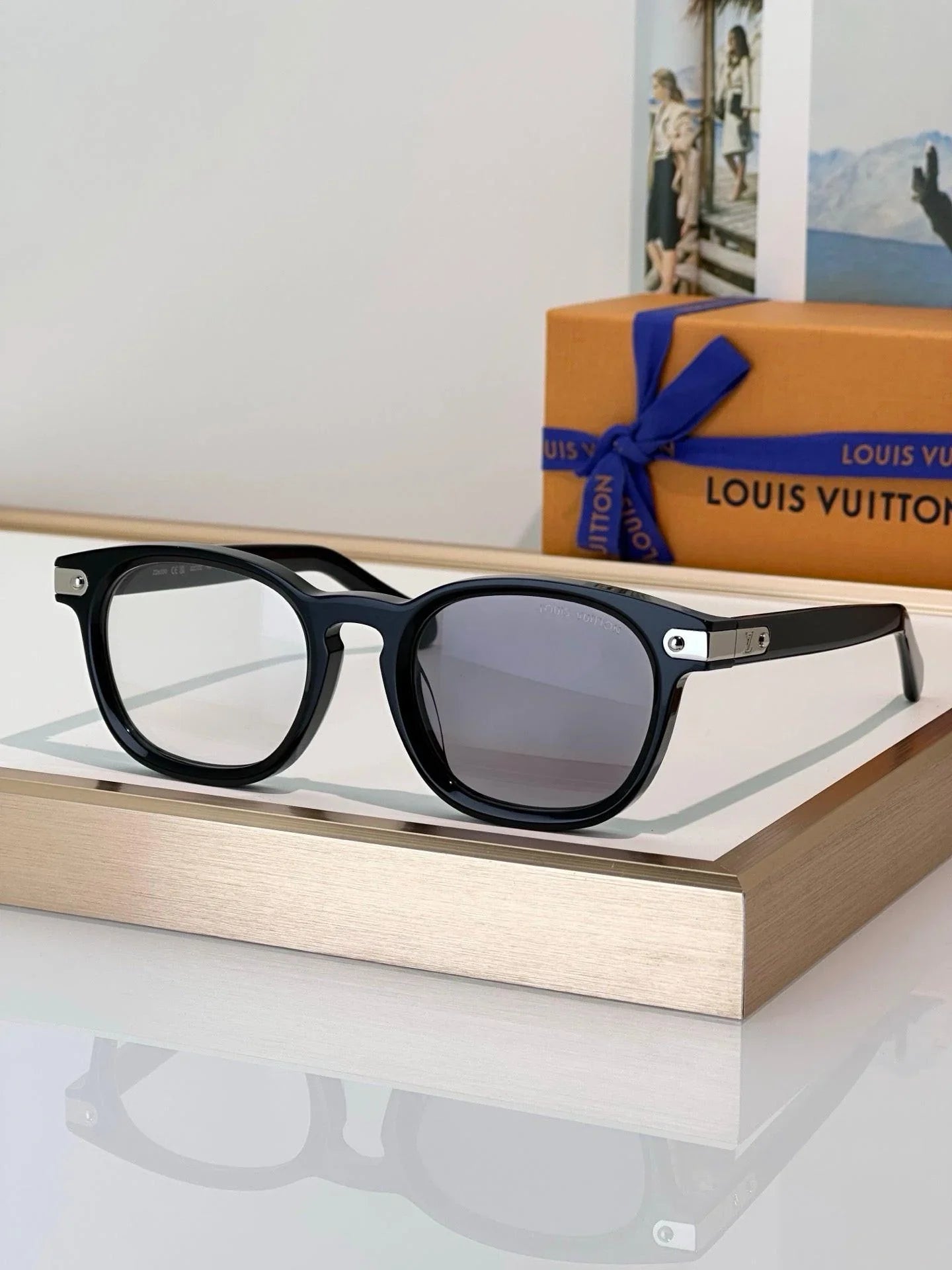 Louis Vuitton Z2381U-Z2655U LV Signature Square Round Photochromic 