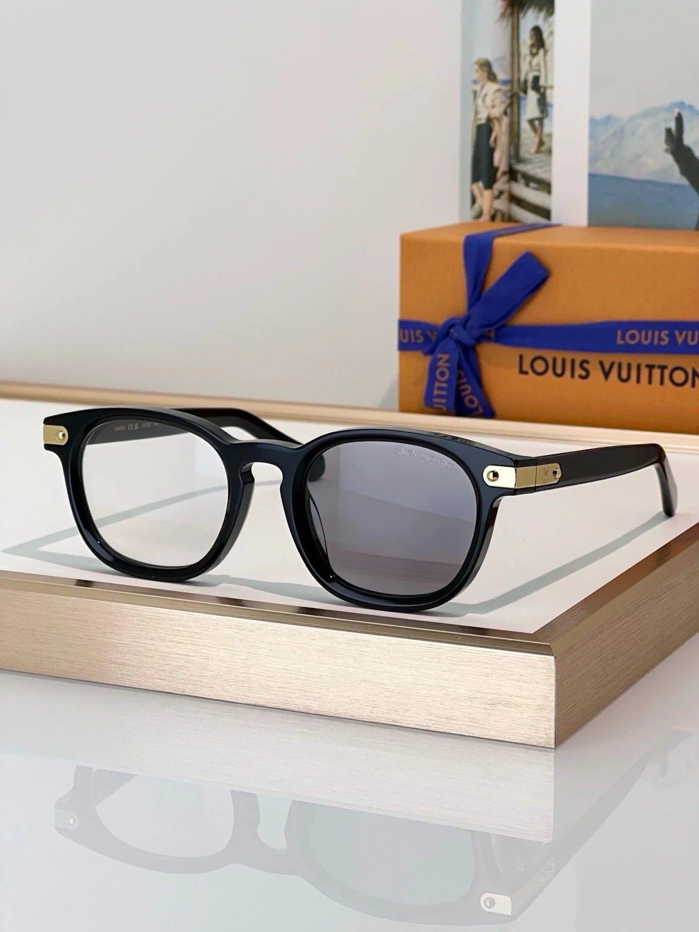Louis Vuitton Z2381U-Z2655U LV Signature Square Round Photochromic 
