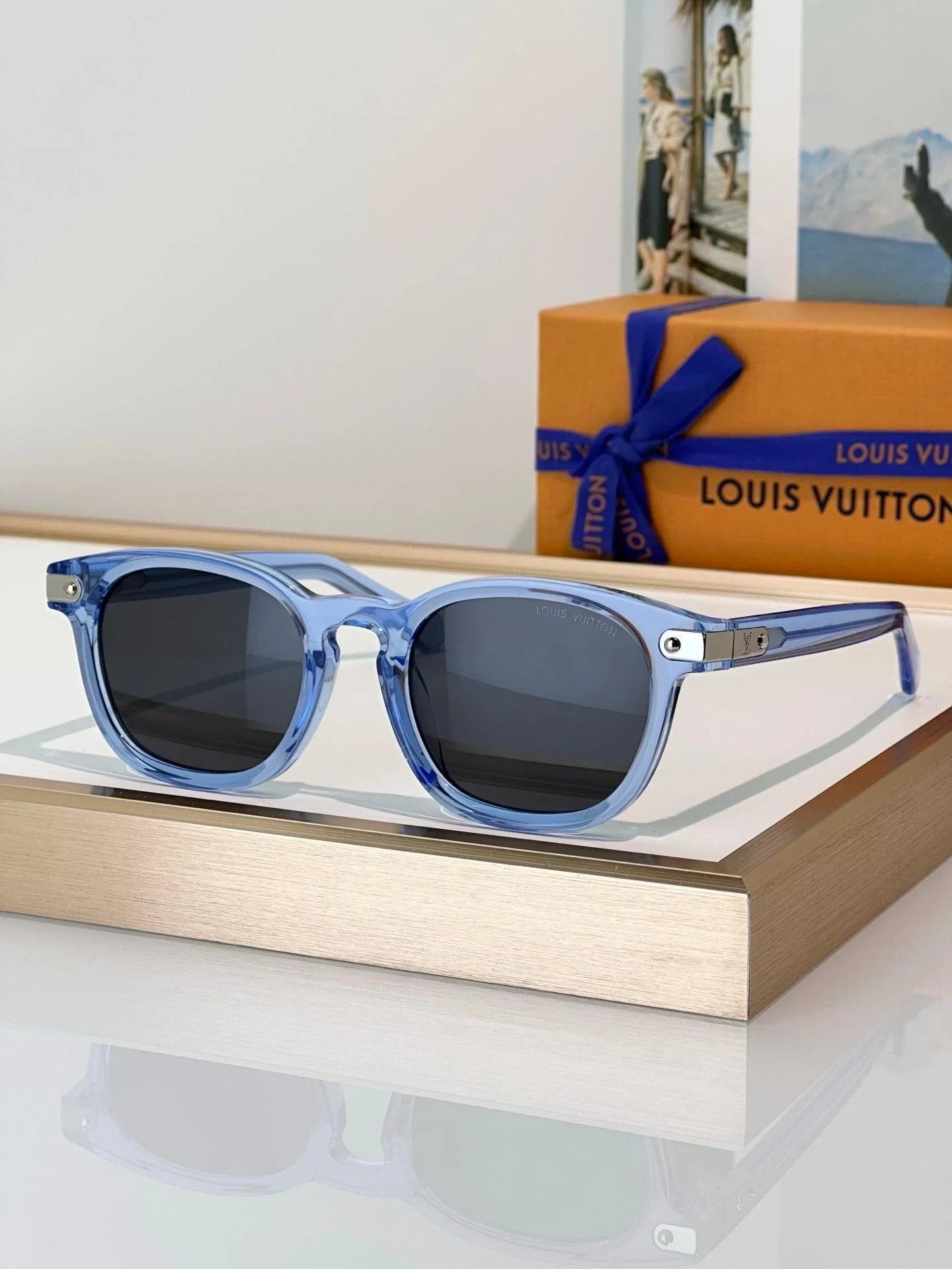 Louis Vuitton Z2381U-Z2655U LV Signature Square Round Photochromic 