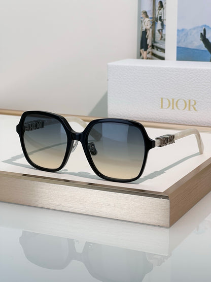 DIOR CD DiorTreasure S1F Square  Sunglasses ✨